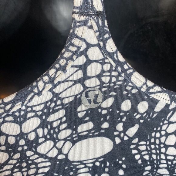 Lululemon black and white racerback shelf bra tank size 4 - Picture 2 of 3